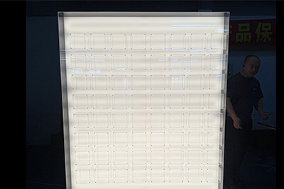 發光多寶閣 發光多寶閣